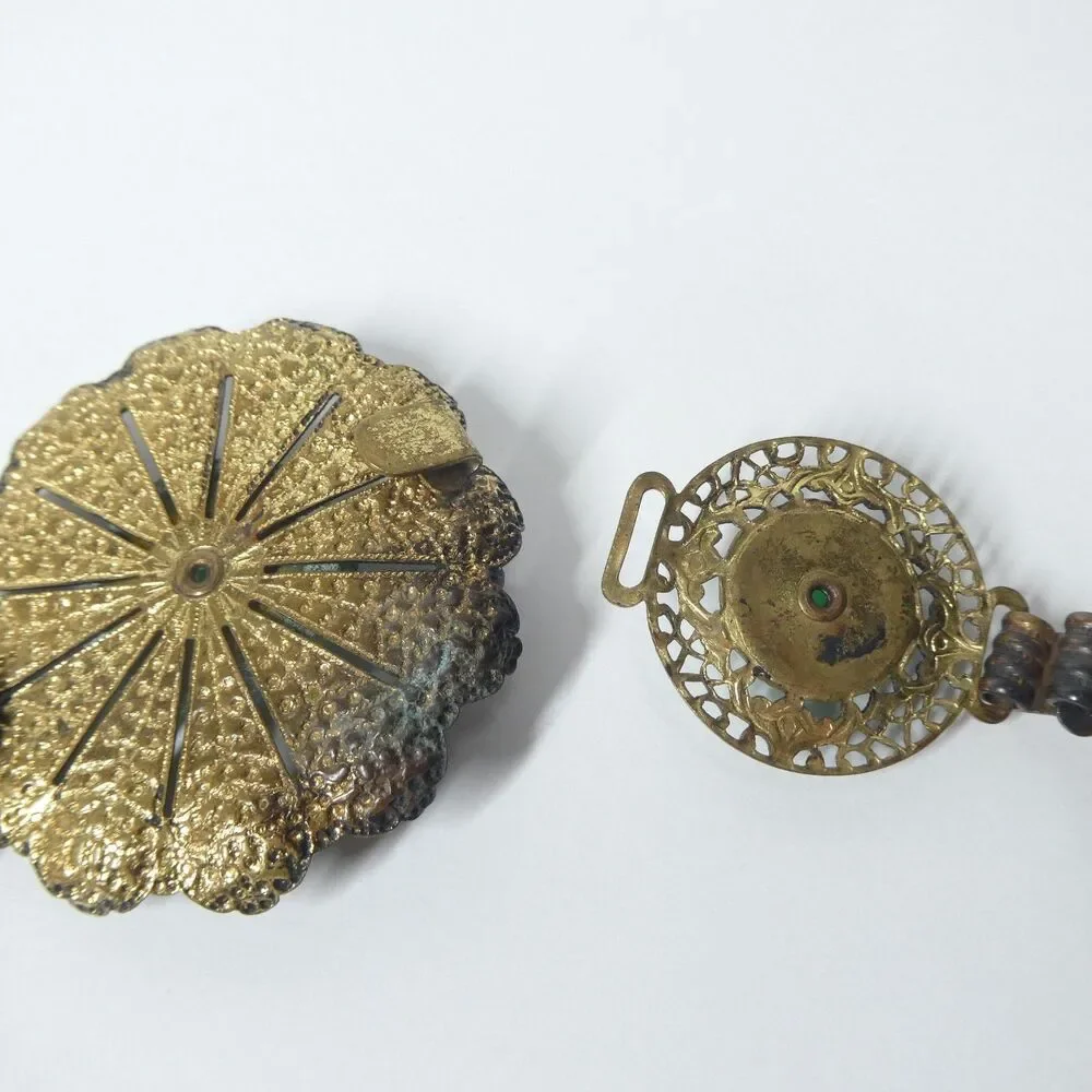 Metal Flower Link Belt w/ Carved Green Glass 26